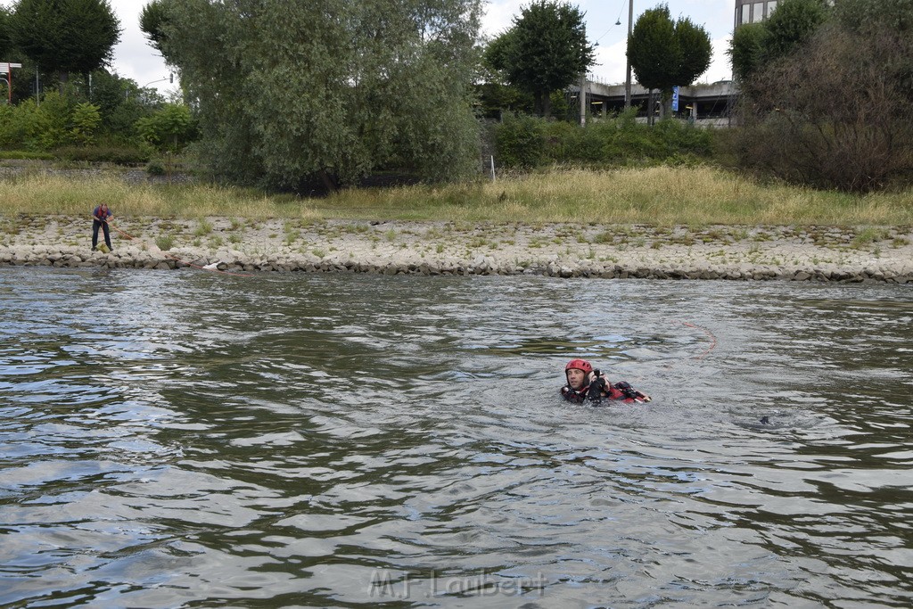 Uebung BF Taucher und Presse Koeln Zoobruecke Rhein P088.JPG - Miklos Laubert